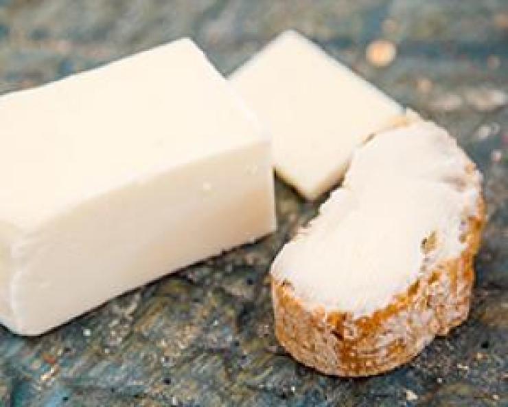 
                    Beurre et crème fraîche artisanaux de la ferme du Clos de Terre neuve à douai